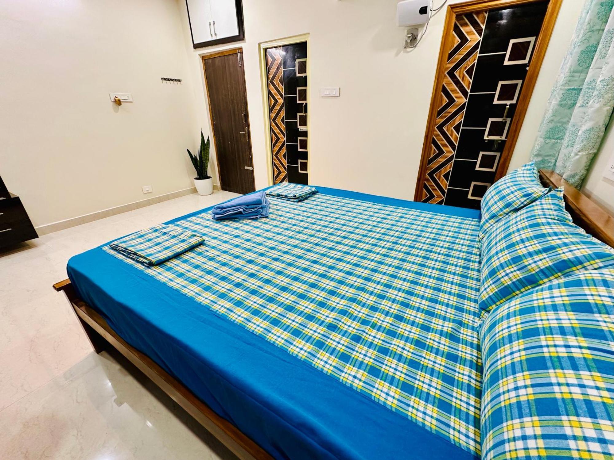 Truelife - 3Bhk Ac Apartments For Large Family - Best Location - Direct Flyover To Alipiri Gate - Walk To Ps4 Veg Restaurant - Modular Kitchen - Super Fast Wifi - Android Tv - 250 Jio Channels - Easy Access To All Temples - Top Service With Lots Of L Apartment