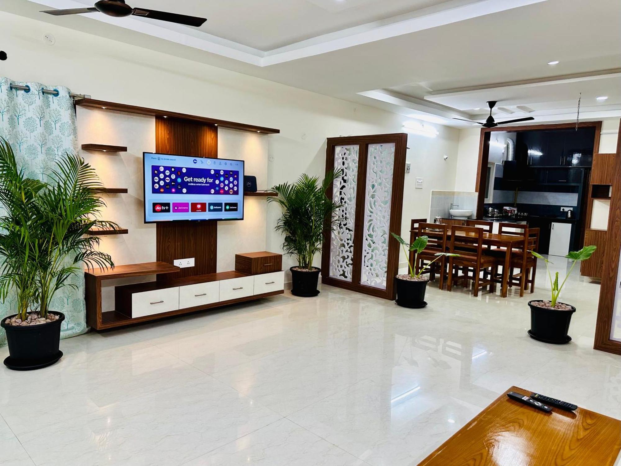 Truelife - 3Bhk Ac Apartments For Large Family - Best Location - Direct Flyover To Alipiri Gate - Walk To Ps4 Veg Restaurant - Modular Kitchen - Super Fast Wifi - Android Tv - 250 Jio Channels - Easy Access To All Temples - Top Service With Lots Of L Apartment *