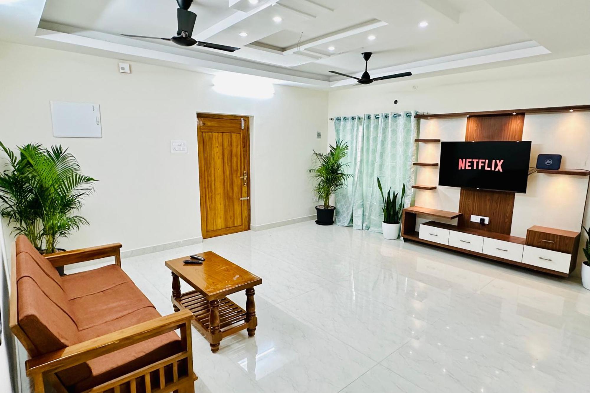 Truelife - 3Bhk Ac Apartments For Large Family - Best Location - Direct Flyover To Alipiri Gate - Walk To Ps4 Veg Restaurant - Modular Kitchen - Super Fast Wifi - Android Tv - 250 Jio Channels - Easy Access To All Temples - Top Service With Lots Of L Apartment *
