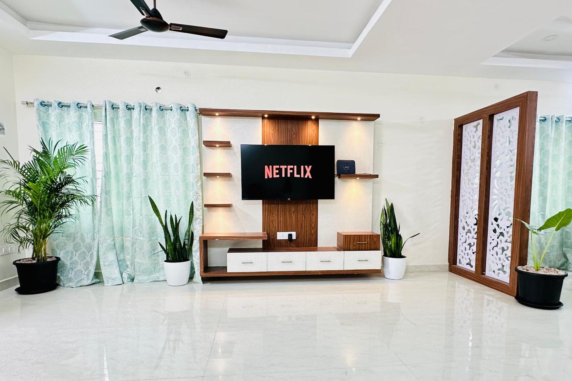 Truelife - 3Bhk Ac Apartments For Large Family - Best Location - Direct Flyover To Alipiri Gate - Walk To Ps4 Veg Restaurant - Modular Kitchen - Super Fast Wifi - Android Tv - 250 Jio Channels - Easy Access To All Temples - Top Service With Lots Of L *