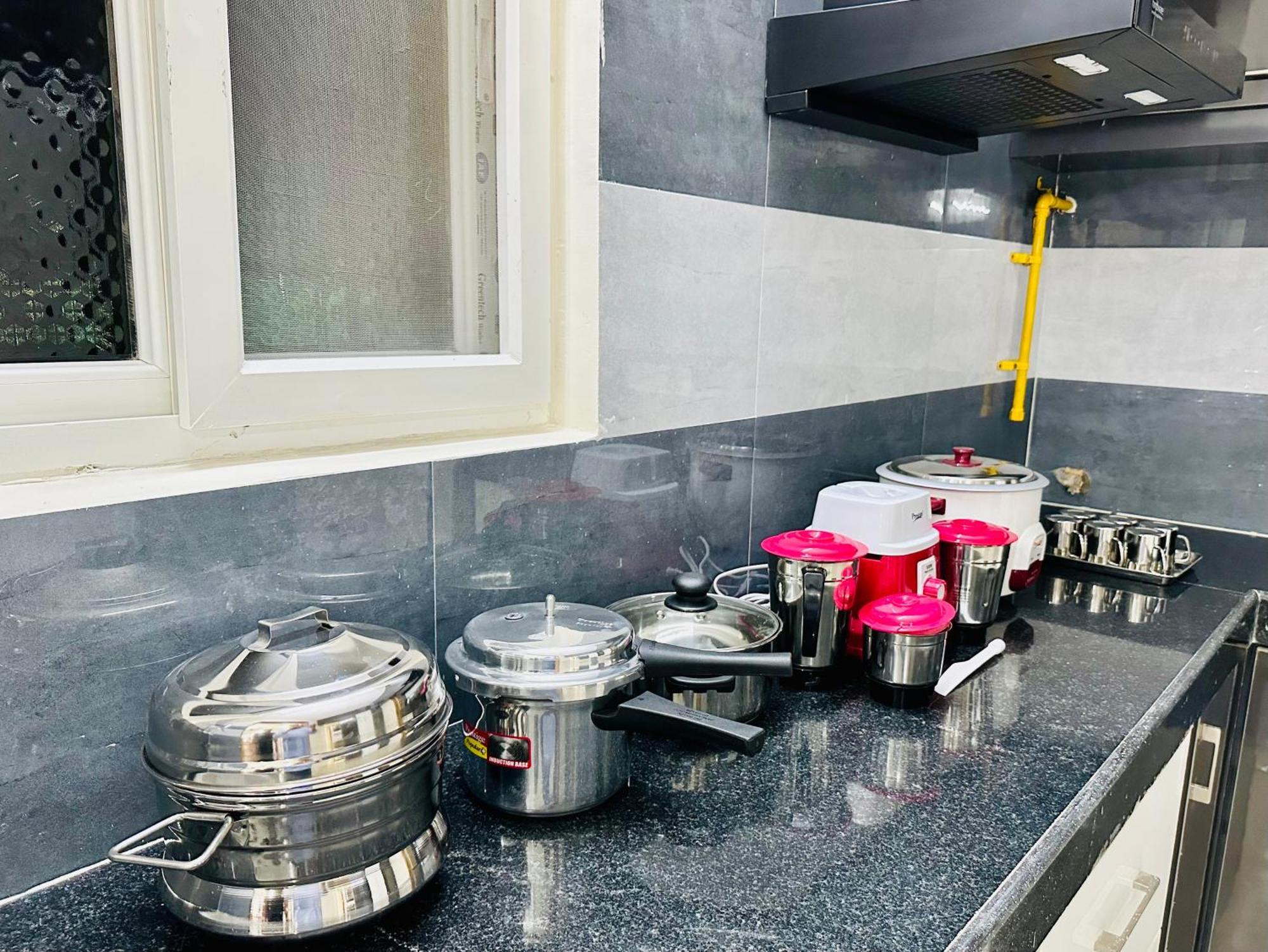 Truelife - 3Bhk Ac Apartments For Large Family - Best Location - Direct Flyover To Alipiri Gate - Walk To Ps4 Veg Restaurant - Modular Kitchen - Super Fast Wifi - Android Tv - 250 Jio Channels - Easy Access To All Temples - Top Service With Lots Of L Apartment