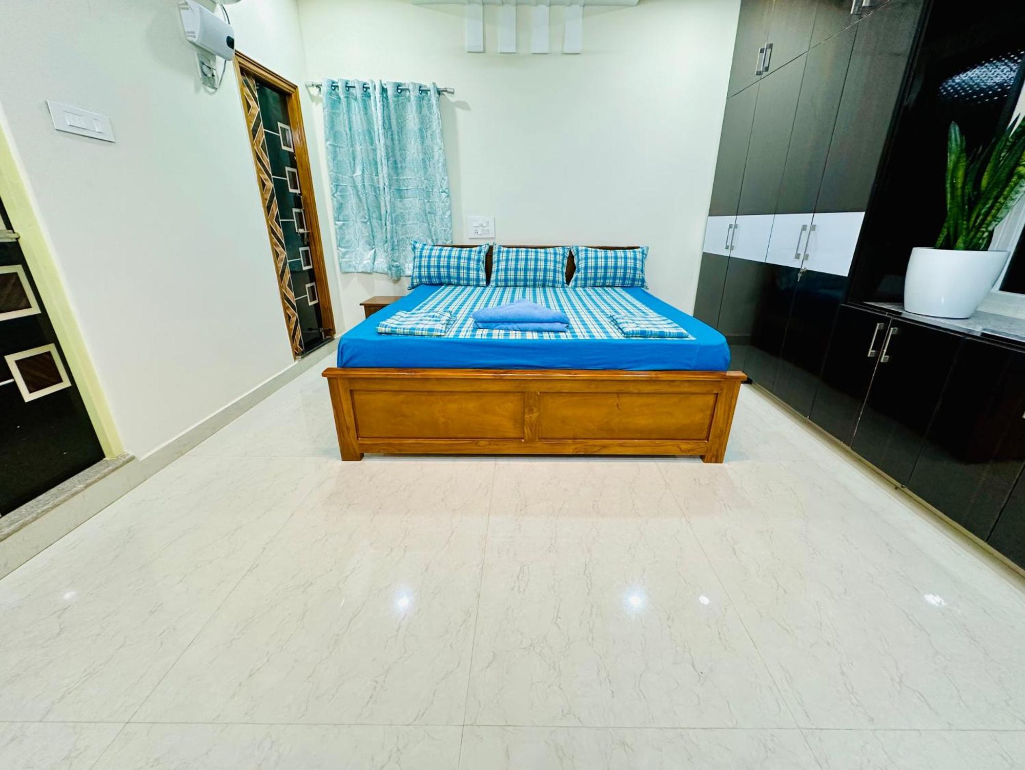 Truelife - 3Bhk Ac Apartments For Large Family - Best Location - Direct Flyover To Alipiri Gate - Walk To Ps4 Veg Restaurant - Modular Kitchen - Super Fast Wifi - Android Tv - 250 Jio Channels - Easy Access To All Temples - Top Service With Lots Of L Tirupati