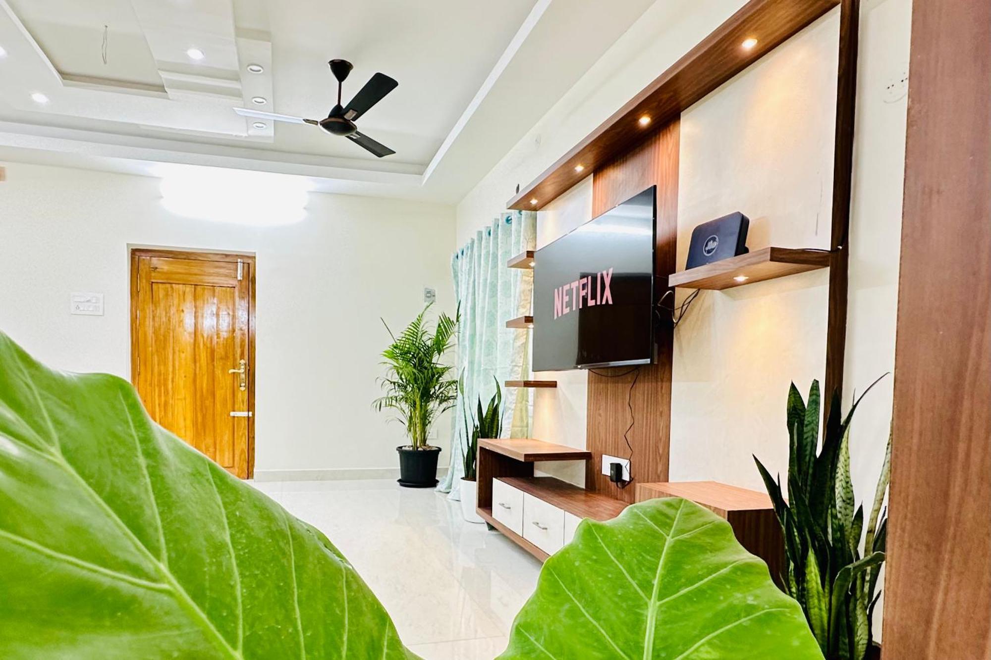 Truelife - 3Bhk Ac Apartments For Large Family - Best Location - Direct Flyover To Alipiri Gate - Walk To Ps4 Veg Restaurant - Modular Kitchen - Super Fast Wifi - Android Tv - 250 Jio Channels - Easy Access To All Temples - Top Service With Lots Of L Apartment Tirupati